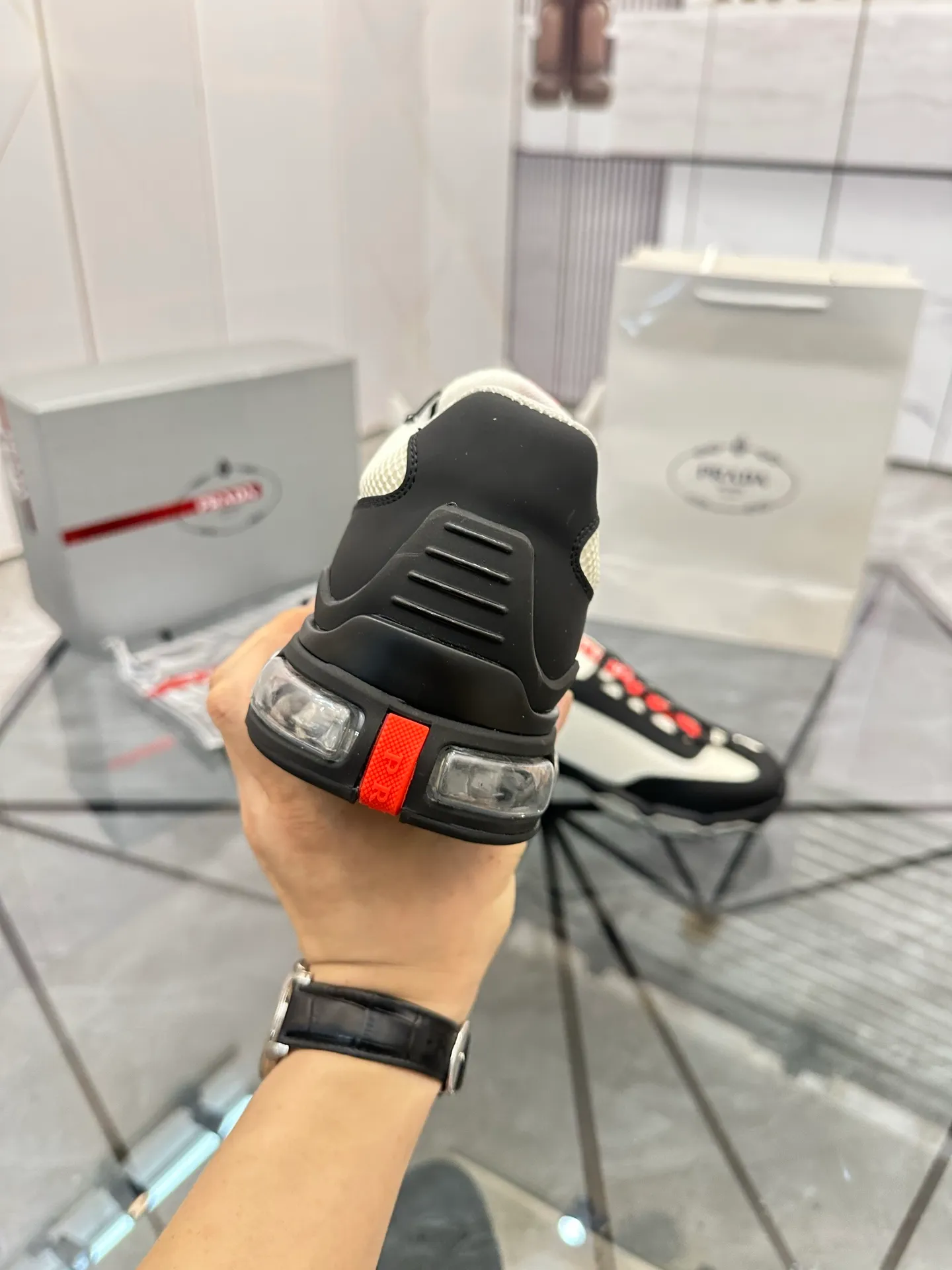 Men's shoes for sale 💰: 💰P660¥ High-end top quality Product trademark: Prada *"Prada*" low-top casual shoes Regular size: 38-45 (can be customized to 46) Product materials: Upper imported first-layer cowhide spliced ​​with original fabric, breathable lining, cowhide foot pads, original air cushion outsole. No.: 001
